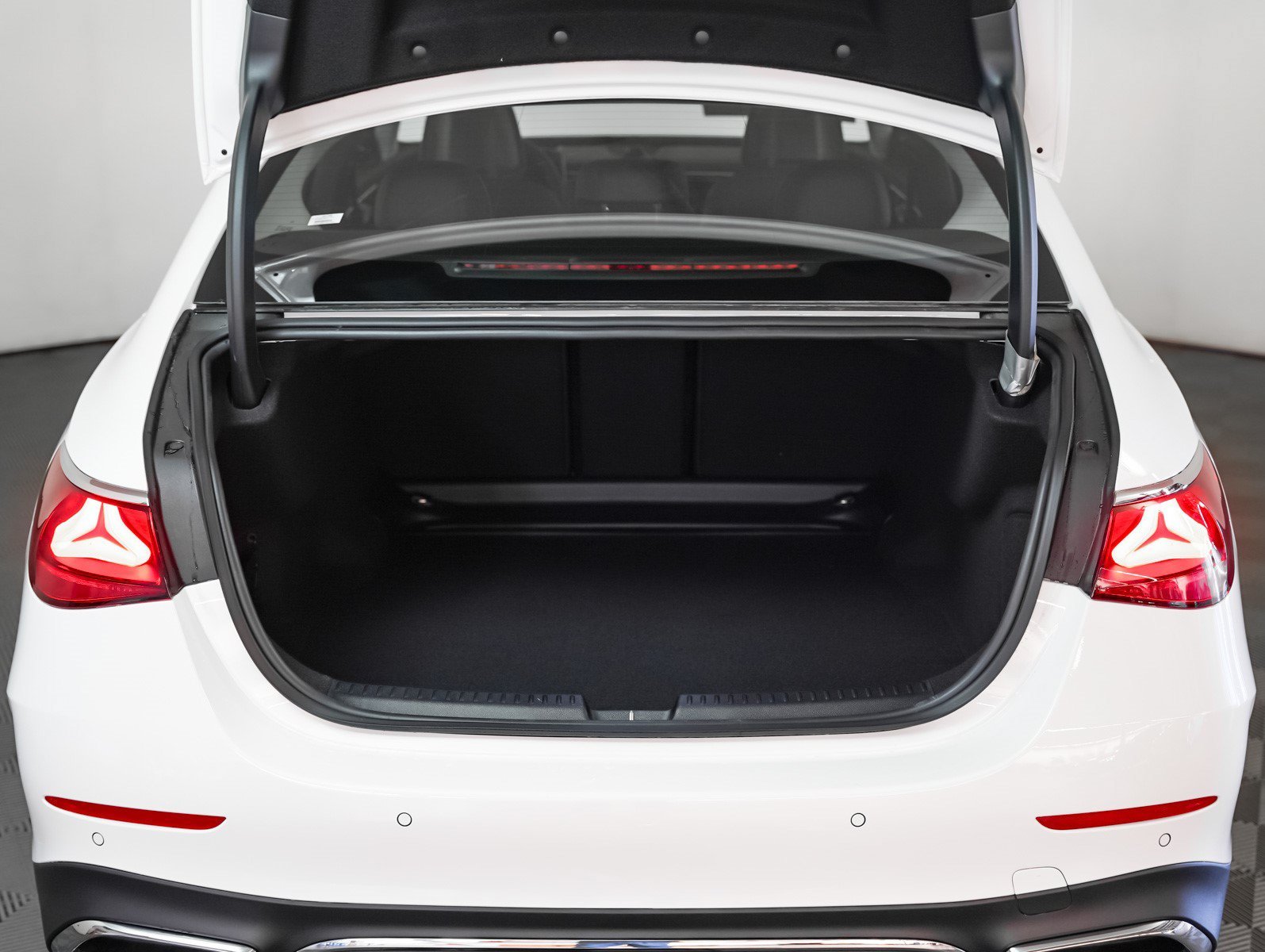 2026 Mercedes-Benz E-Class E350 - Photo 11