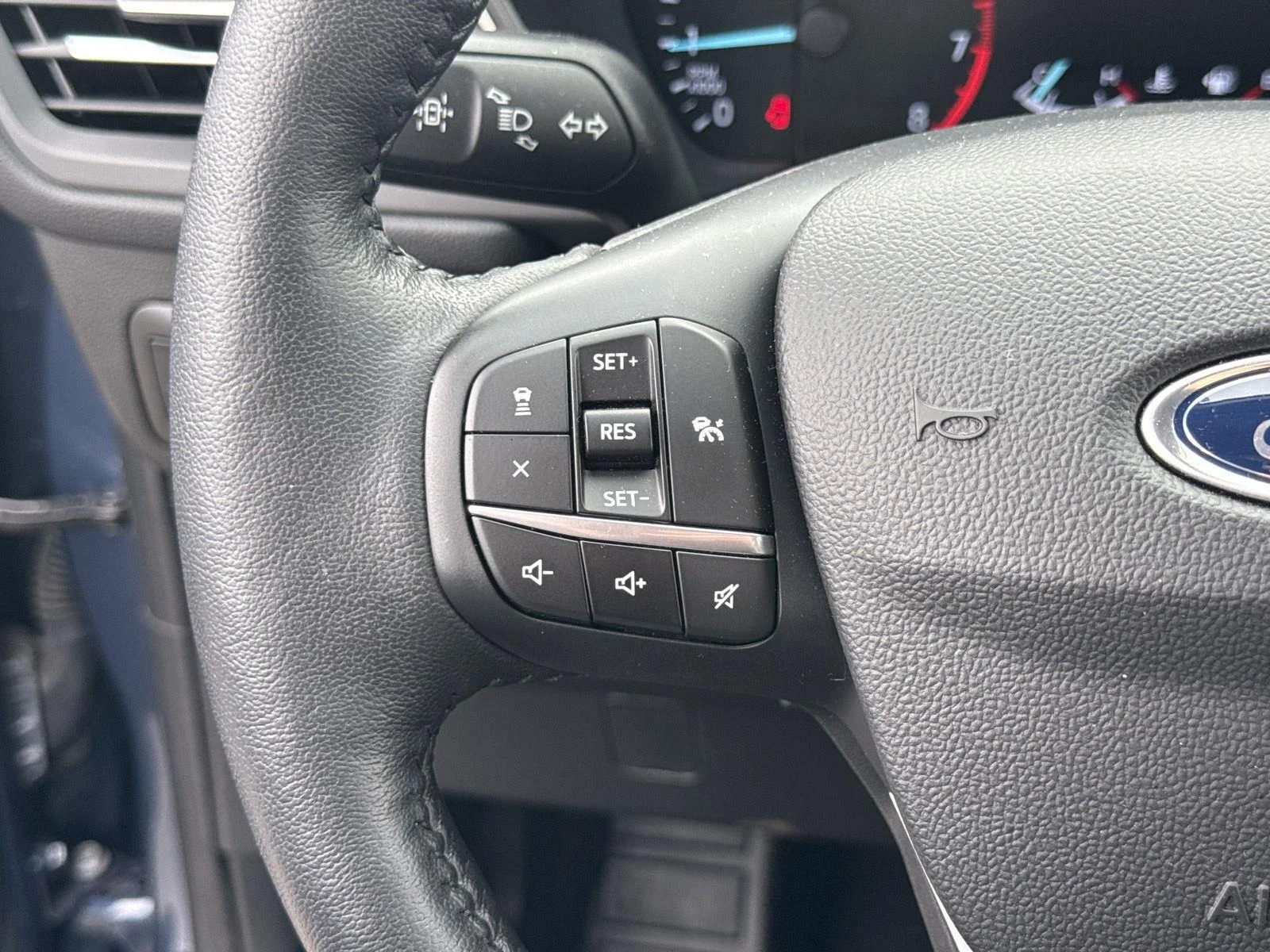 Used 2020 Blue Ford SEL image 10