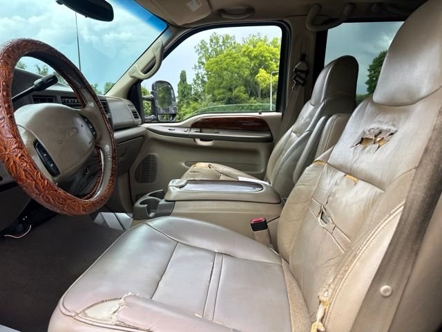 Used 2001 Green Ford Limited image 16