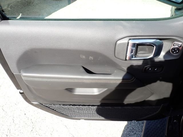 New 2026 Black Clear-Coat Exterior Paint Jeep Sahara image 16