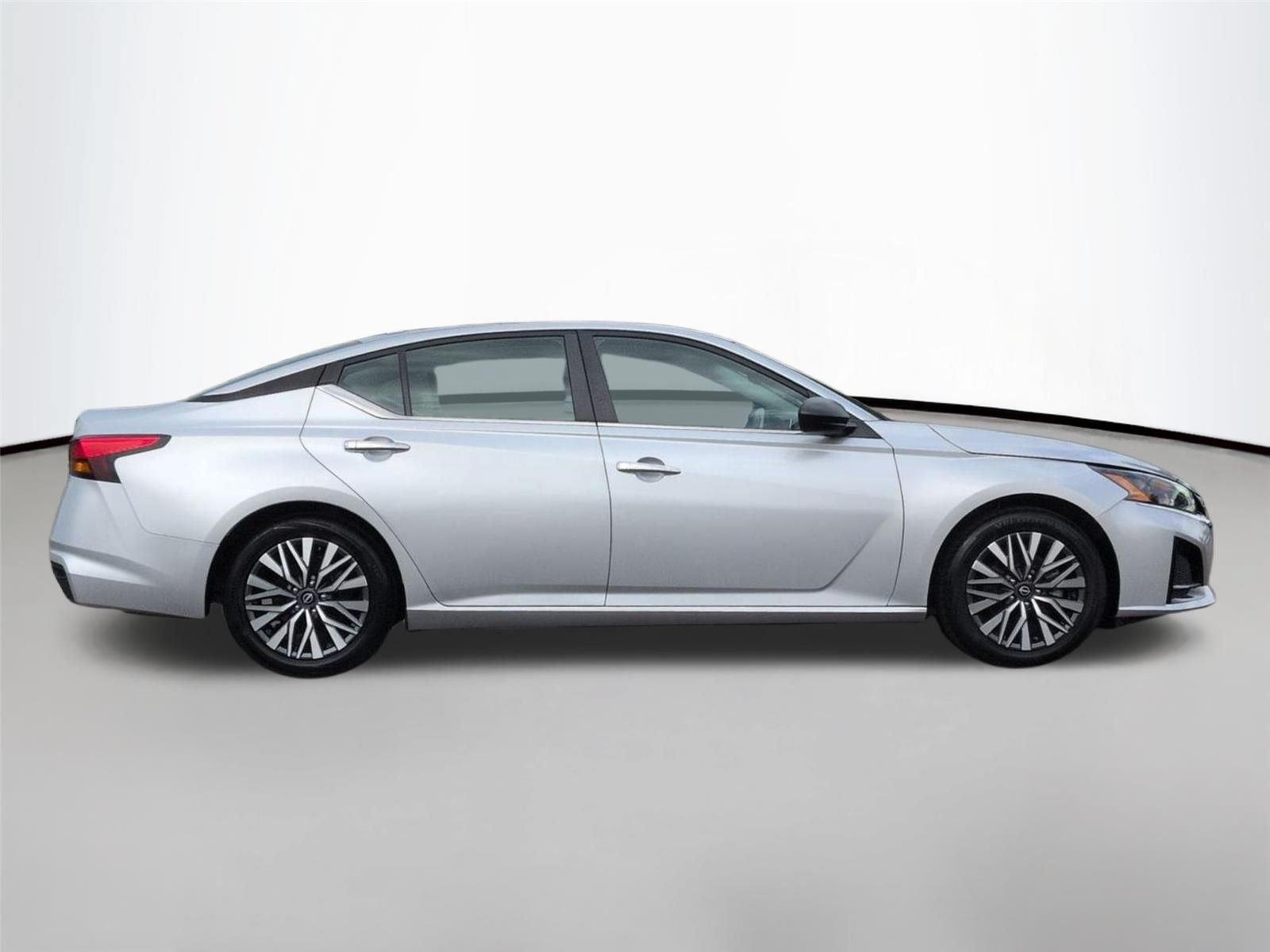 Used 2024 Brilliant Silver Metallic Nissan 2.5 SV image 6