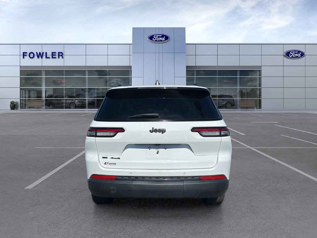 Used 2023 White Jeep Altitude image 9