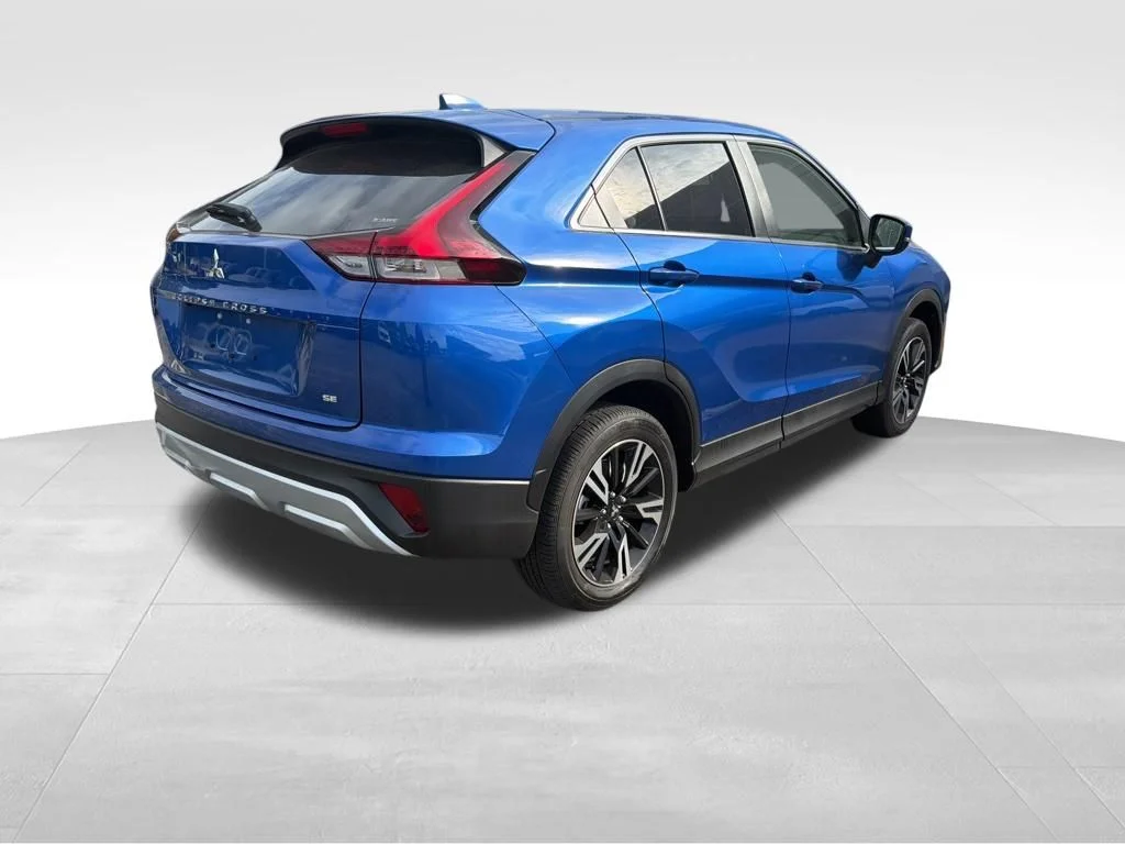 Used 2025 Blue Mitsubishi SE image 5