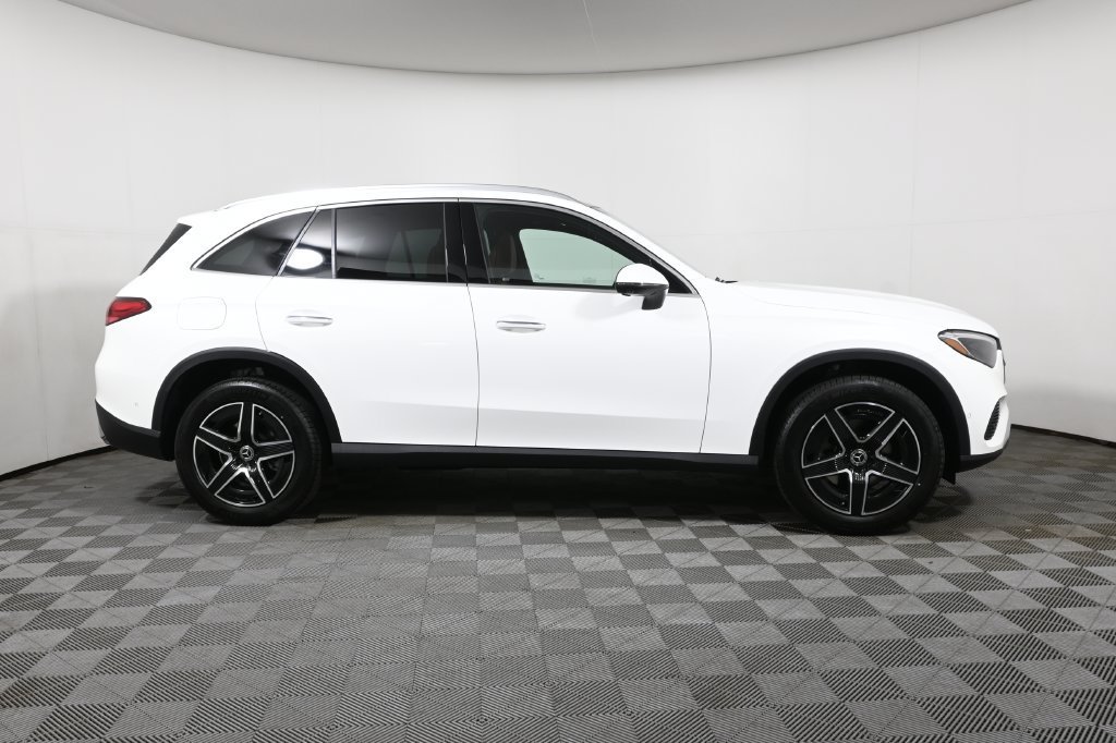 New 2027 Polar White Mercedes-Benz GLC 300 image 40