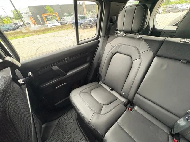 New 2026 Santorini Black Land Rover X image 40