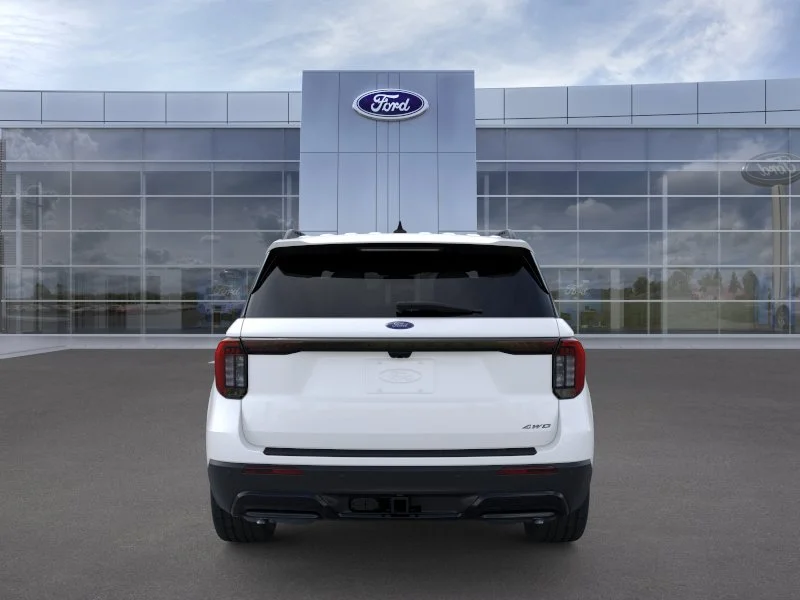 New 2026 Star White Metallic Tri-Coat Ford ST-Line image 5