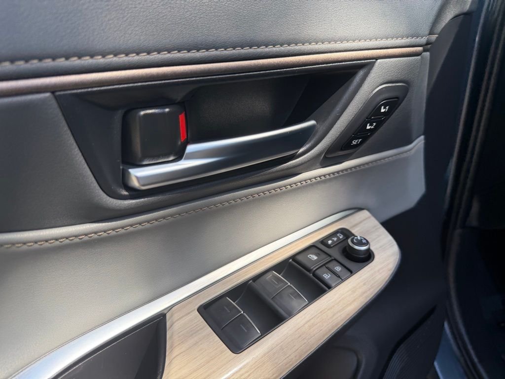 2024 Toyota Venza Limited - Photo 17