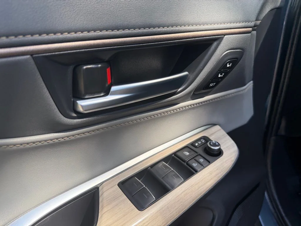 2024 Toyota Venza Limited - Photo 17