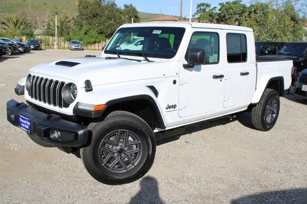 2026 Jeep Gladiator Sport S Auto's photo