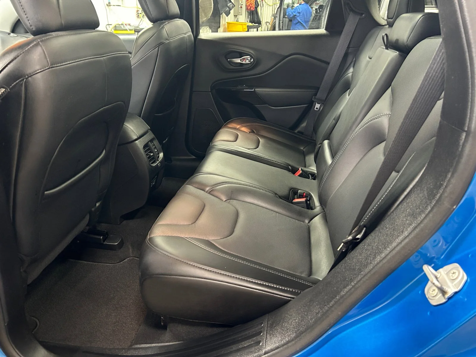 Used 2021 Hydro Blue Pearl Jeep ALTITUDE LEATHER ROOF LOW KMS image 18