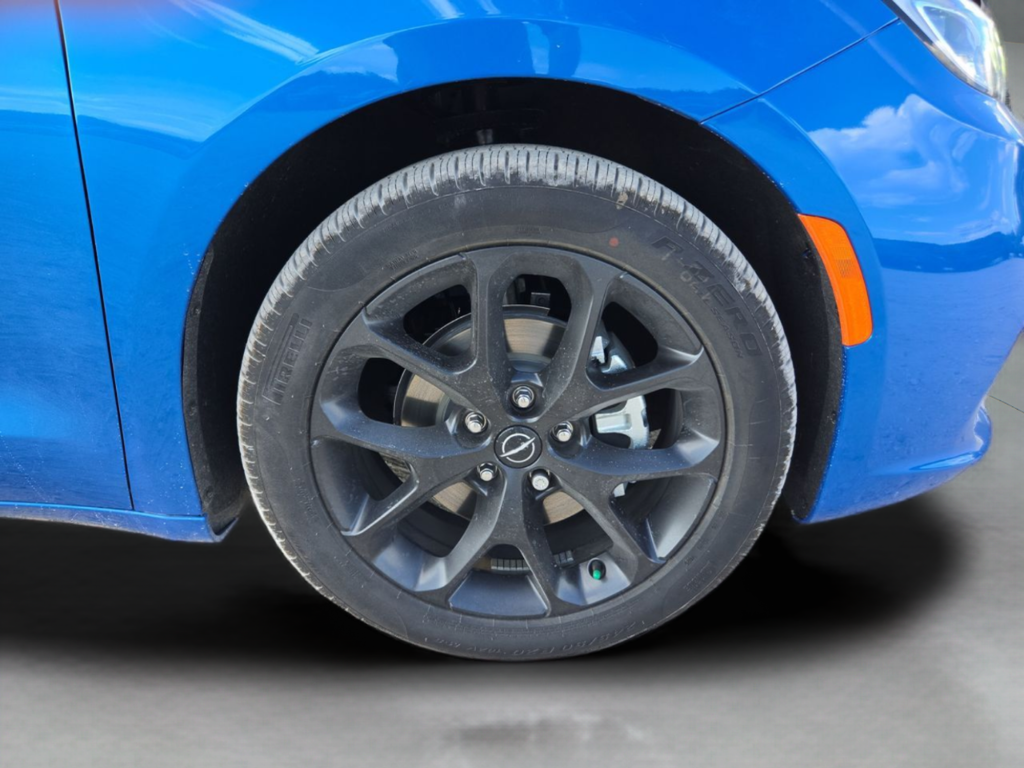 New 2026 Hydro Blue Pearl-Coat Exterior Paint Chrysler Select image 40