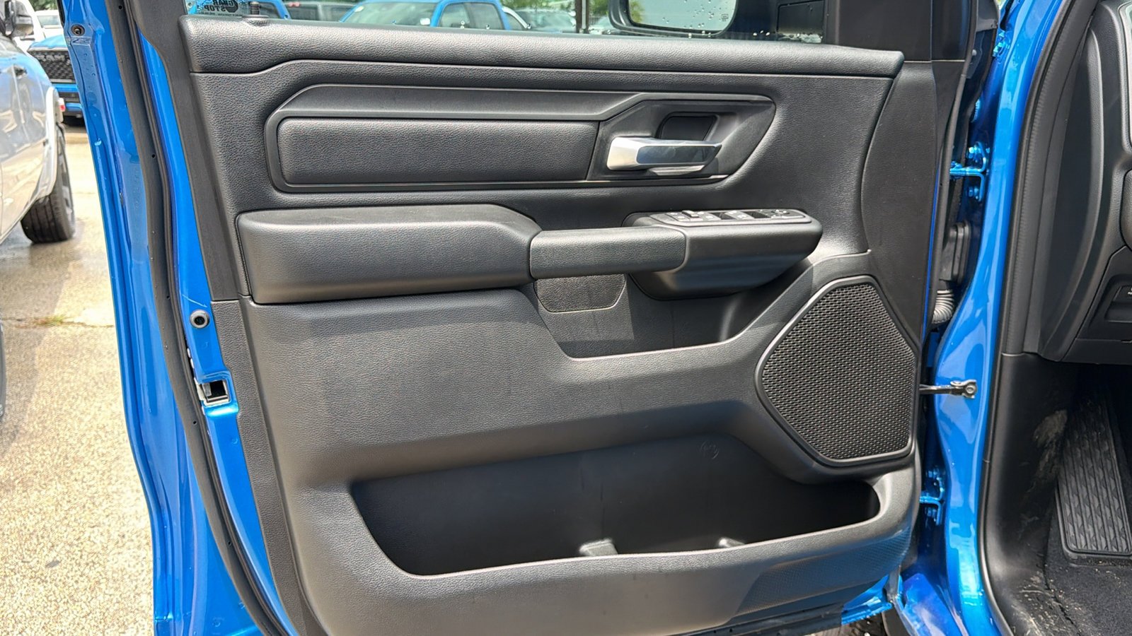 New 2026 Hydro Blue Pearl-Coat Exterior Paint RAM Tradesman image 9