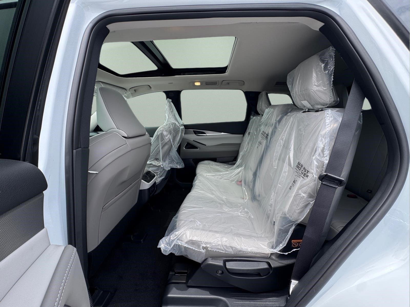 New 2027 RADIANT WHITE INFINITI Luxe AWD image 14