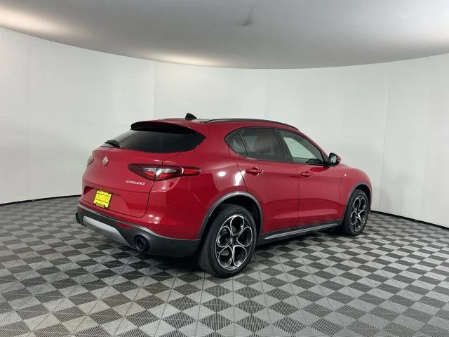 Used 2023  Alfa Romeo Ti image 5