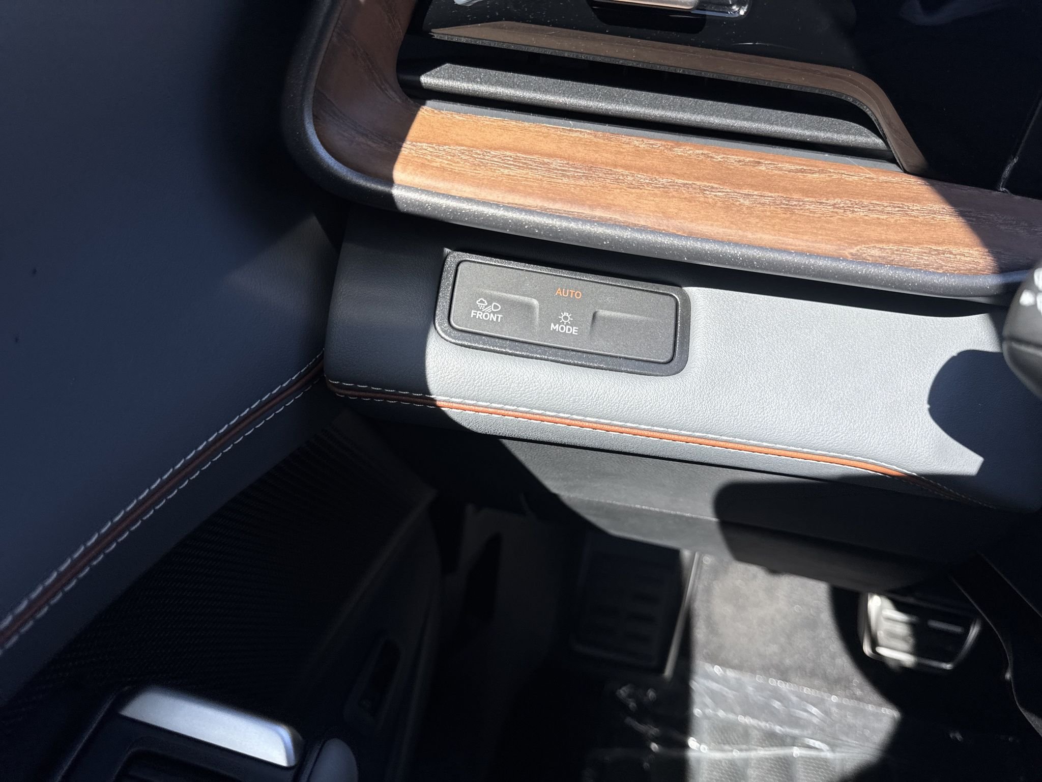 New 2027 SANDSTONE Volkswagen SEL Premium R-Line image 23