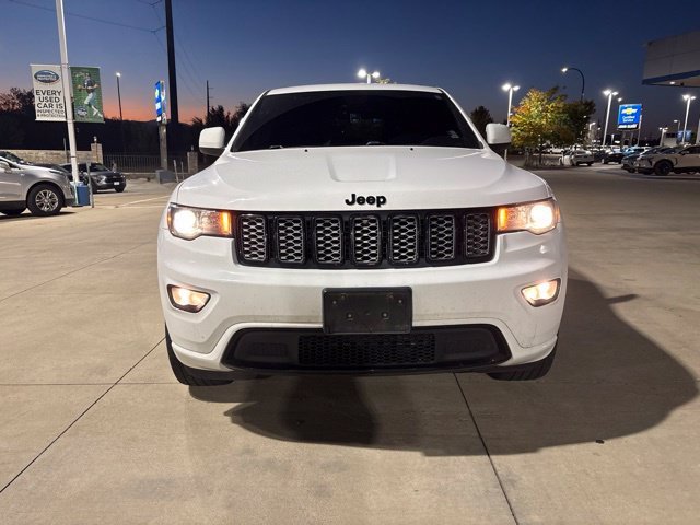 Used 2018 White/off-white Jeep Altitude image 2