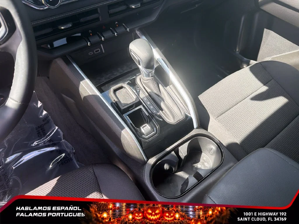 Used 2024 Summit White Chevrolet LT image 22