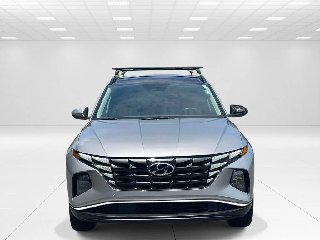 Used 2022 Silver Hyundai SEL Convenience image 2