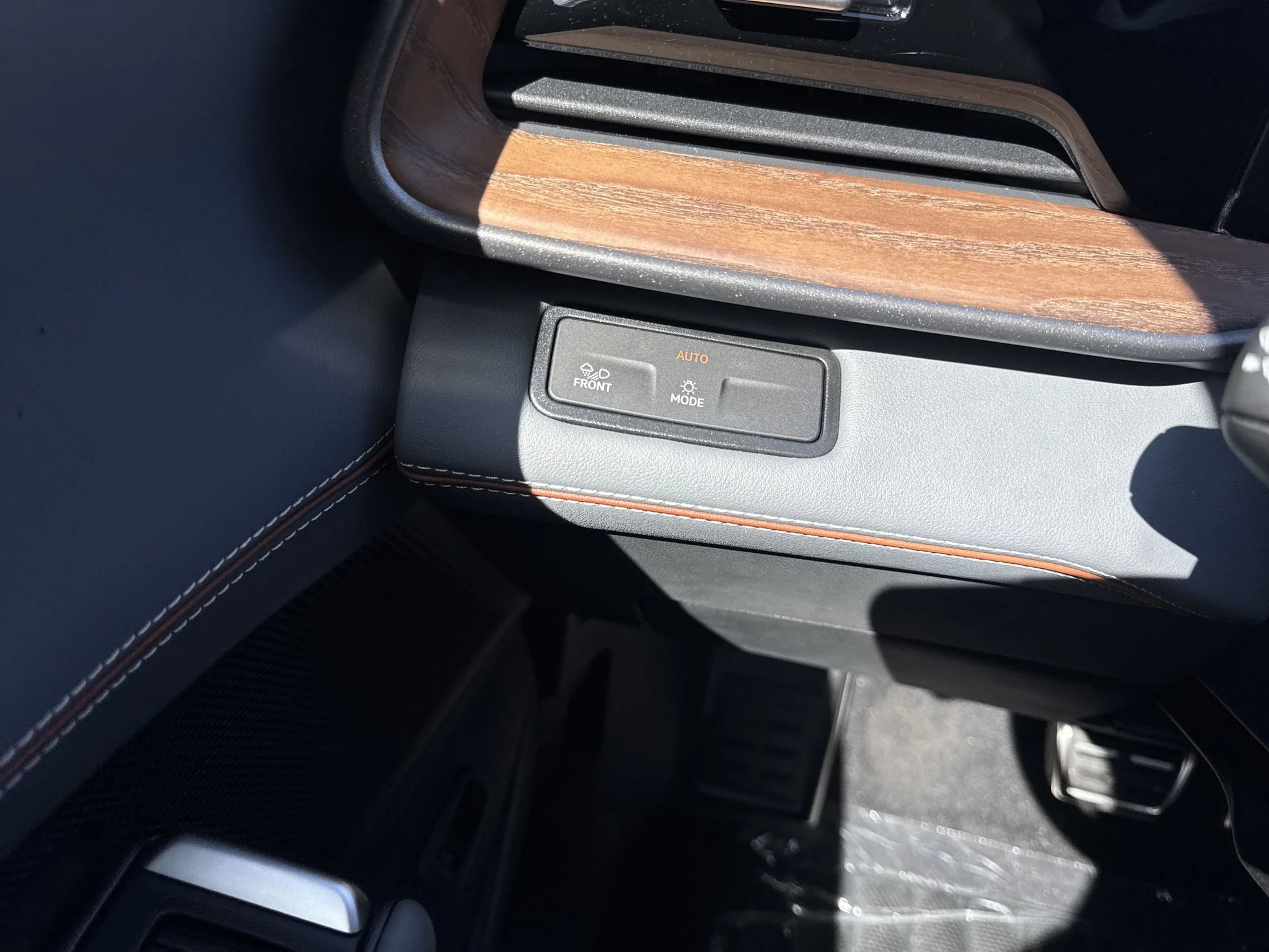 New 2027 SANDSTONE Volkswagen SEL Premium R-Line image 22