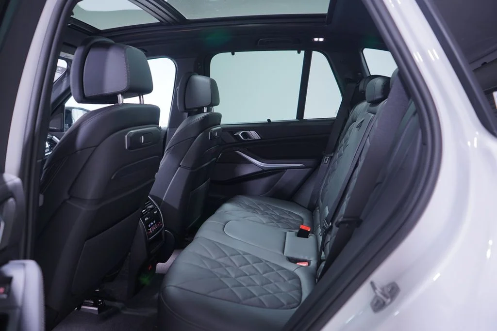 2026 BMW X5 M60i - Photo 9