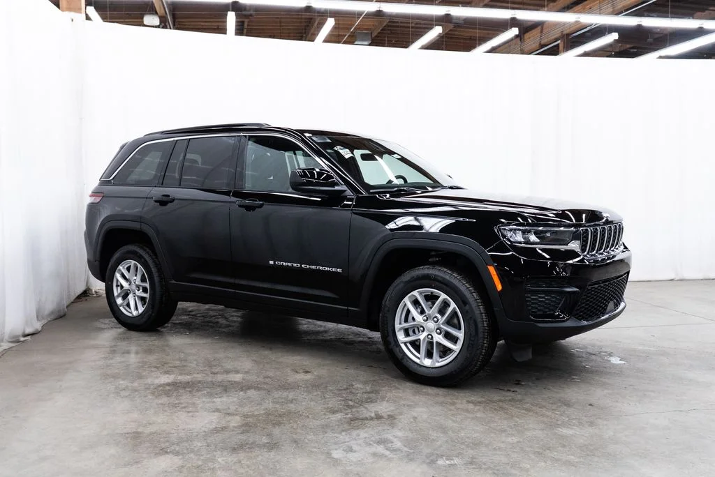2026 Jeep Grand Cherokee Laredo X 4x4's photo