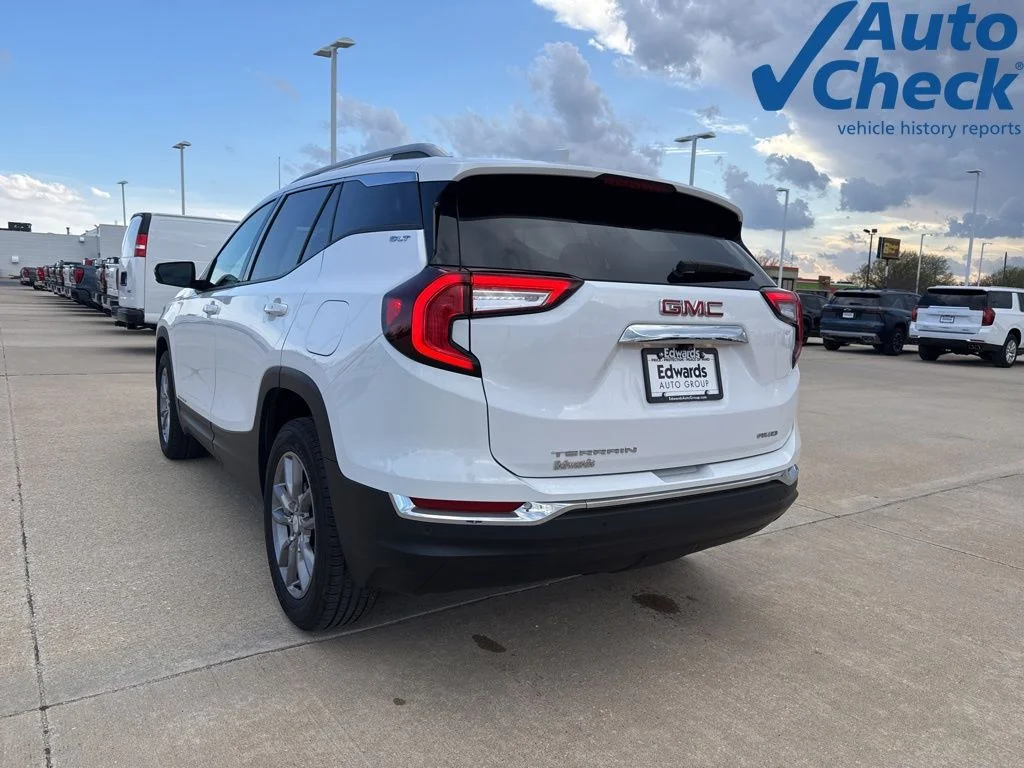 Used 2024 White GMC SLT image 7