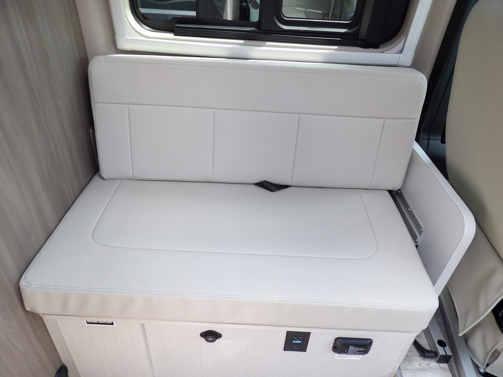 New 2025 Bright Silver Metallic Clearcoat Thor Motor Coach 20J image 16