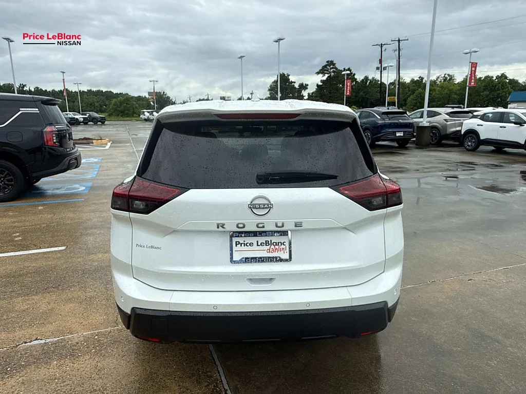 Certified Used 2025 Everest White Pearl Nissan SV image 6