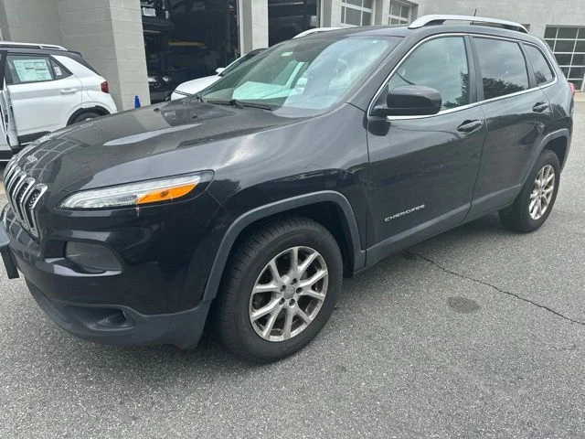 Used 2016 Black Jeep Latitude image 3