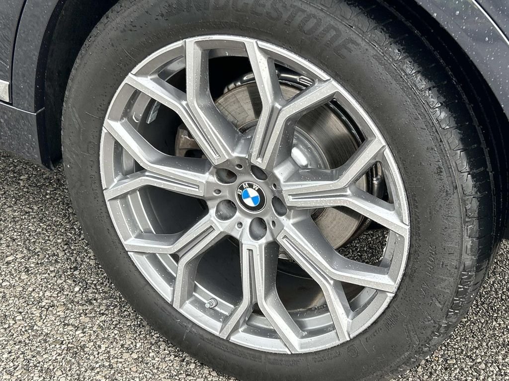 Used 2021 Arctic Gray Metallic BMW xDrive40i image 12