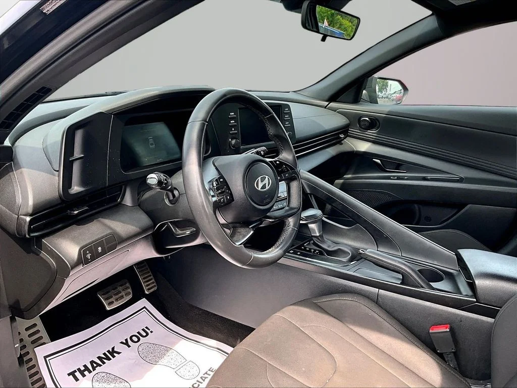 Used 2025 Black Hyundai SEL Sport image 12