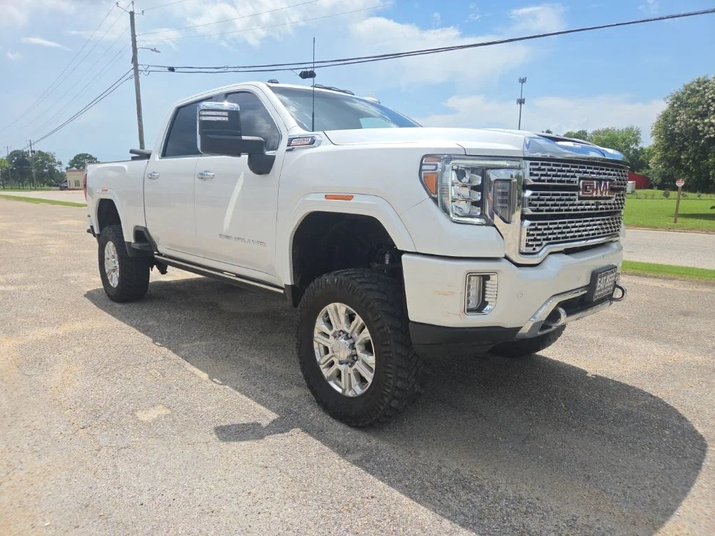 Used 2022 White GMC Denali image 1