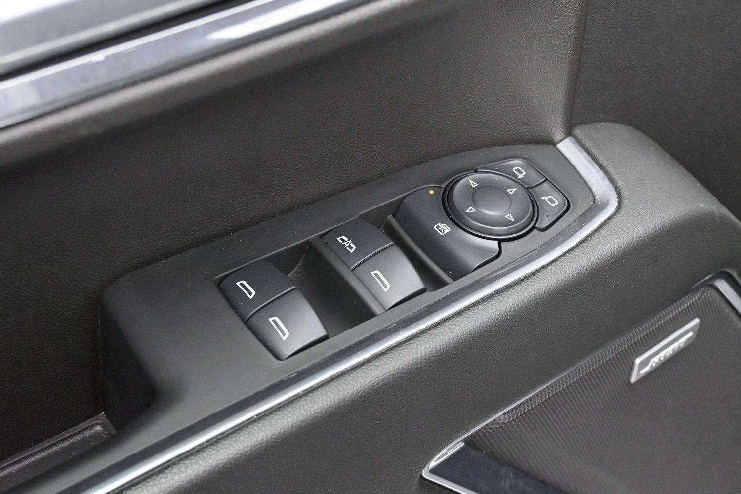Used 2024 Summit White GMC Elevation image 11