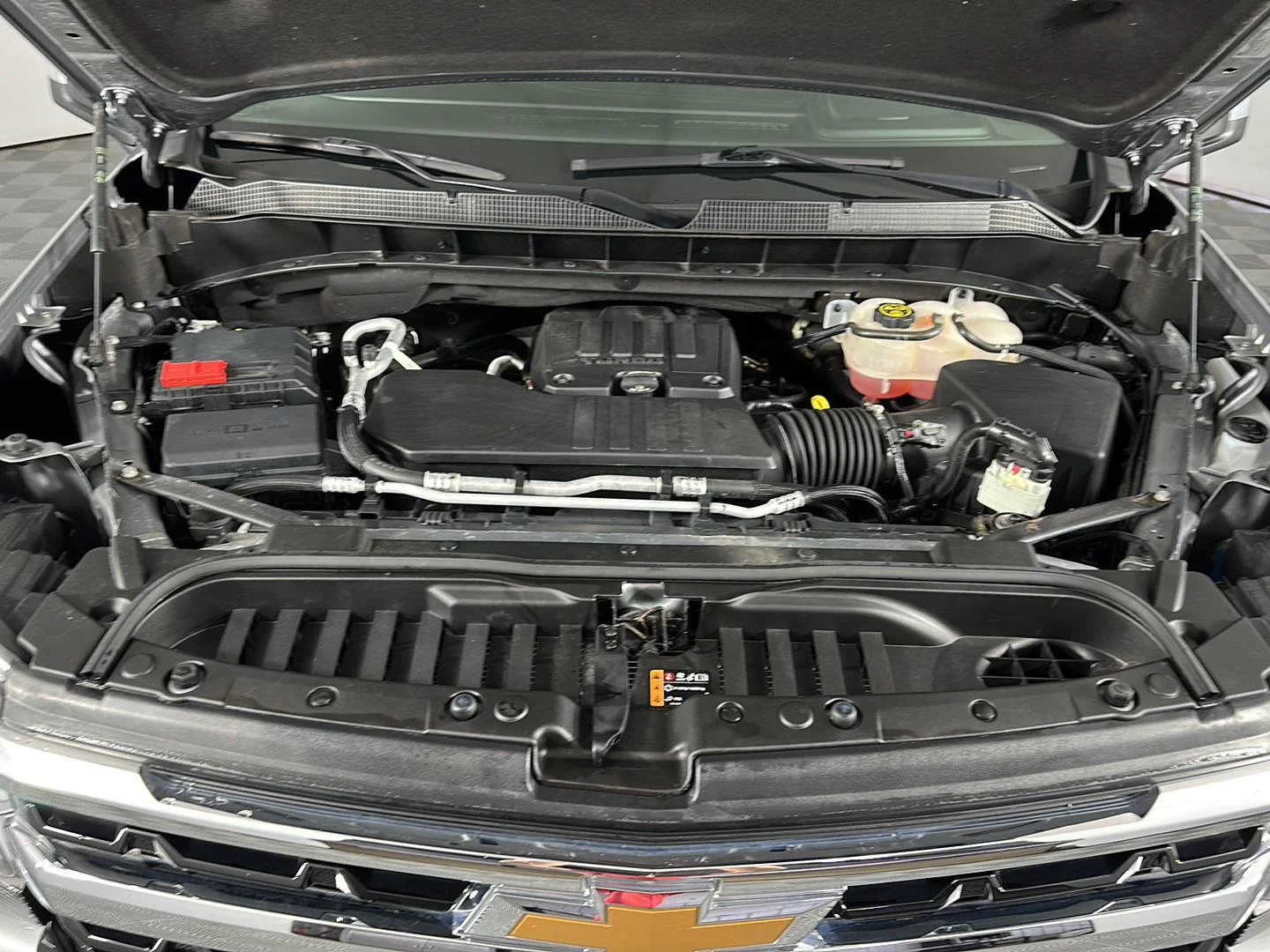 Used 2024 Sterling Gray Metallic Chevrolet LT image 4