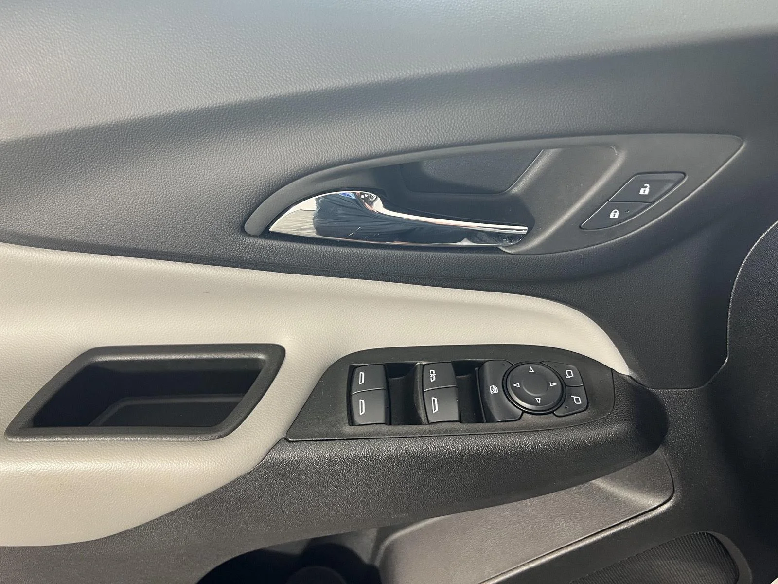 Used 2024 Summit White Chevrolet LS image 8