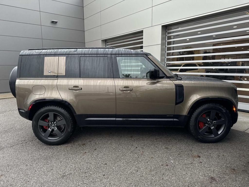 Used 2021  Land Rover X image 8
