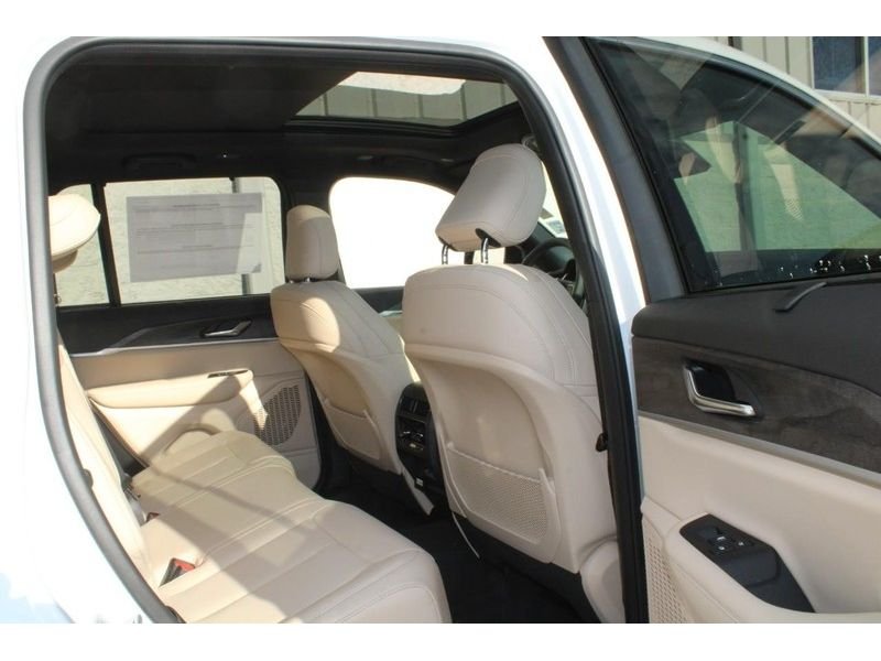 New 2025 Bright White Clear-Coat Exterior Paint Jeep Limited 4x4 image 14