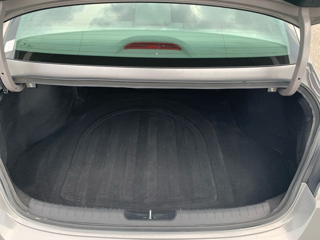 Used 2025 Silver Hyundai SEL Convenience image 9