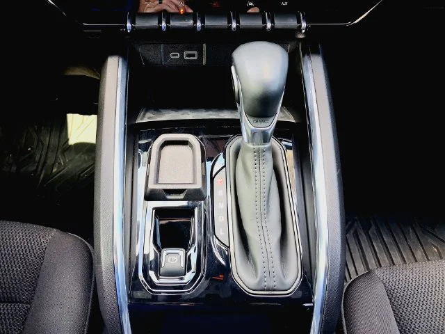 Used 2023 White GMC Elevation image 24