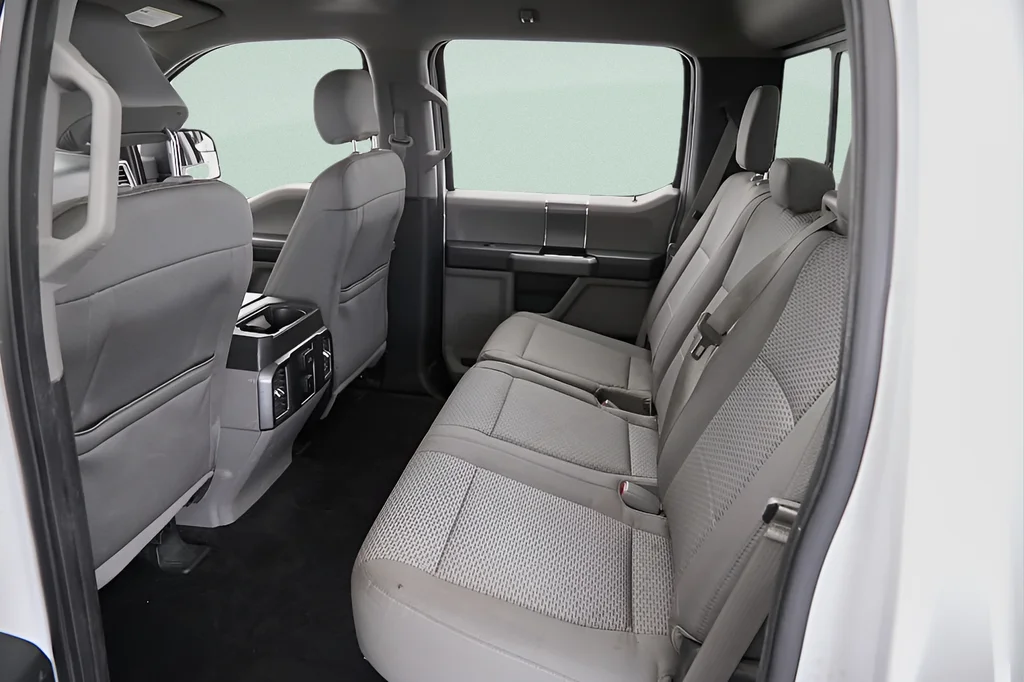 Used 2016 Oxford White Ford XLT image 27