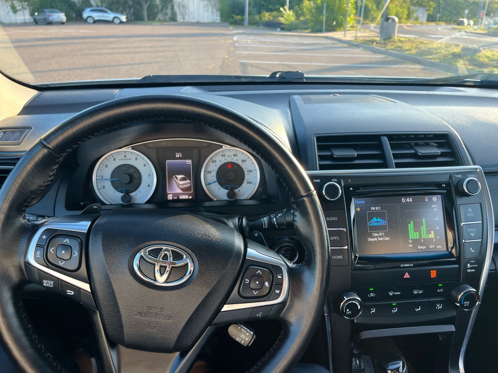 Used 2016 Blizzard Pearl Toyota SE w/Special Edition Pkg image 10