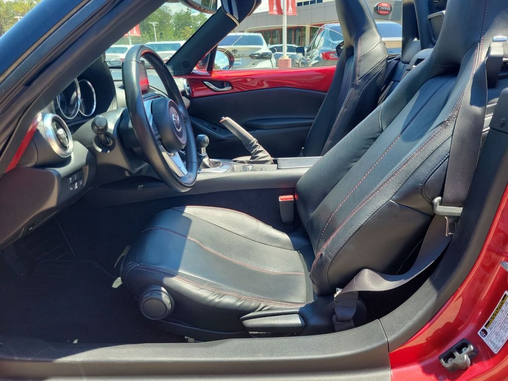 Used 2017 Red Mazda Grand Touring image 16