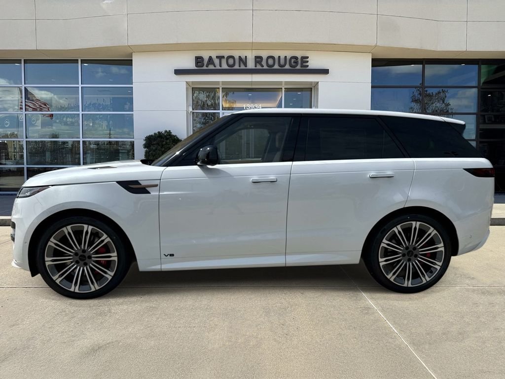 New 2026 Ostuni Pearl White LAND ROVER Dynamic SE image 5