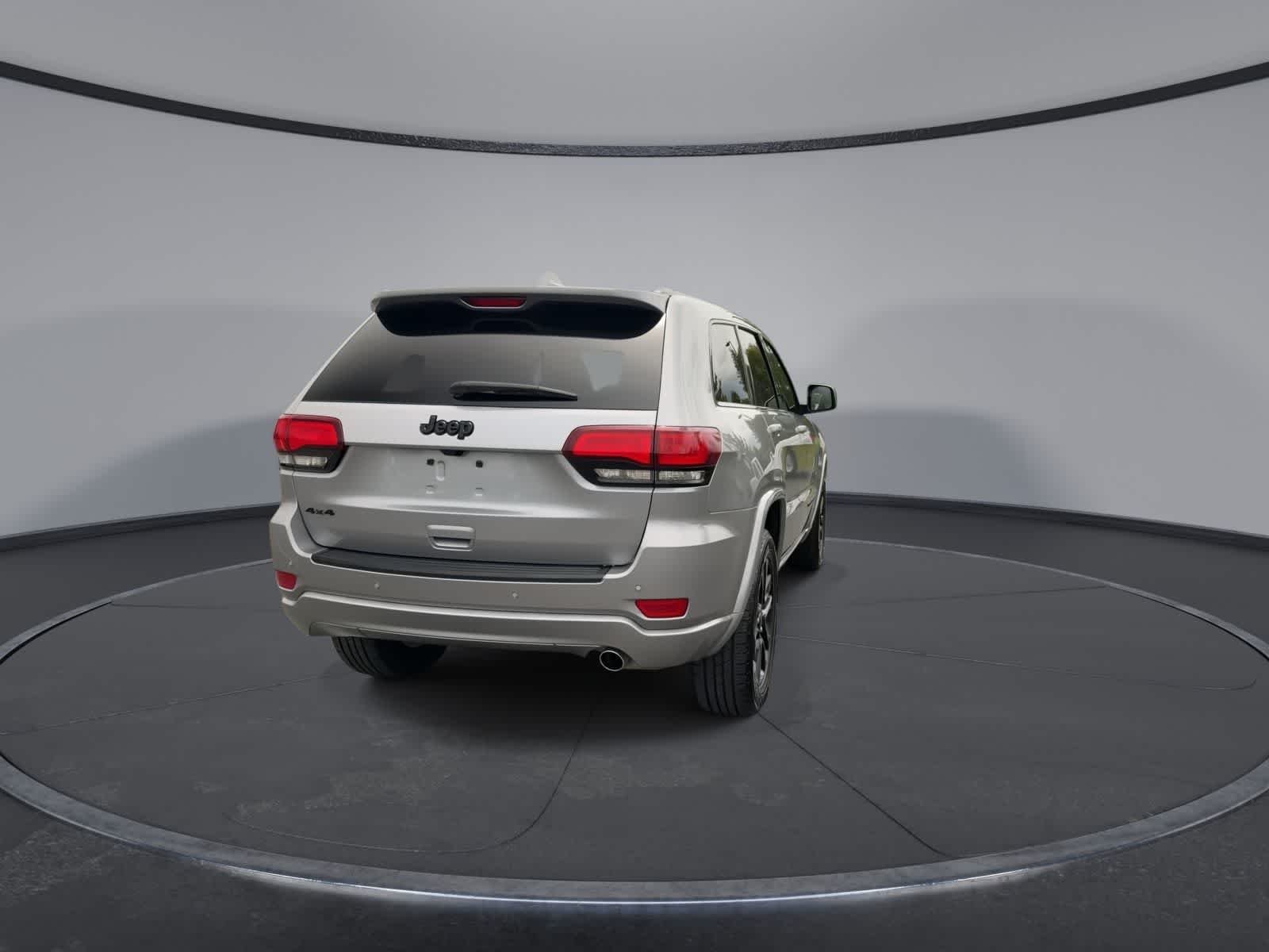 Used 2021 Billet Silver Metallic Clearcoat Jeep Laredo X image 7