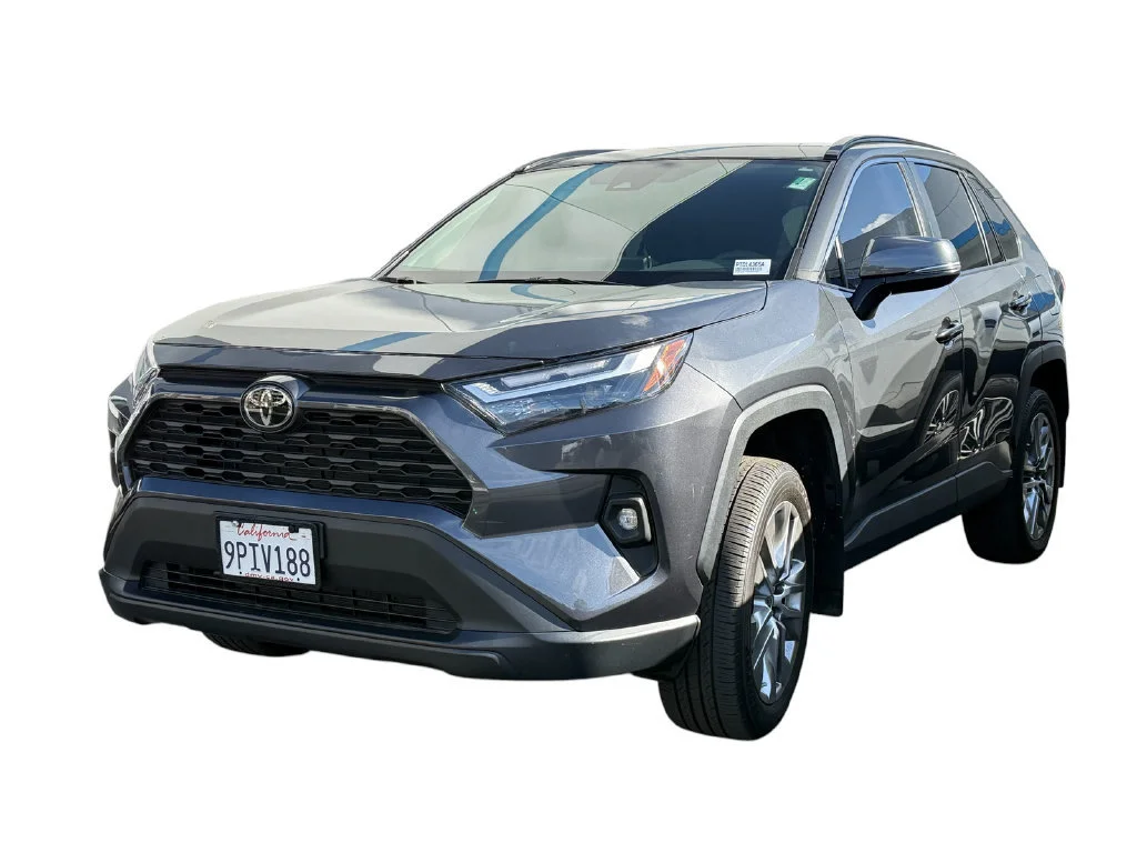 Used 2024  Toyota XLE Premium image 21