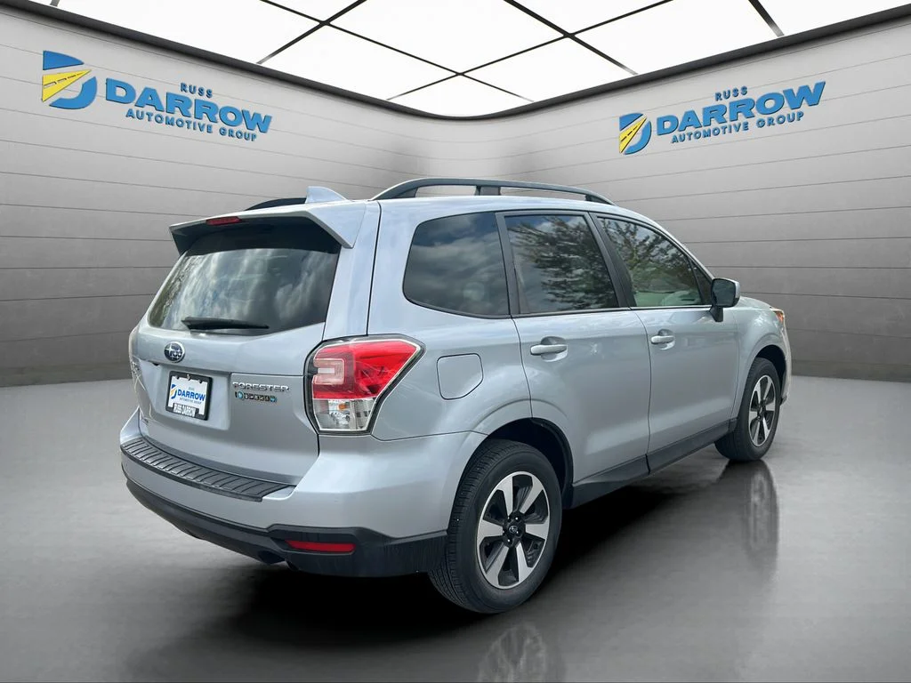 Used 2018 Silver Subaru 2.5i Premium image 5