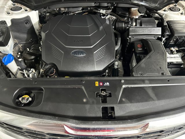 Used 2020 White Kia S image 19