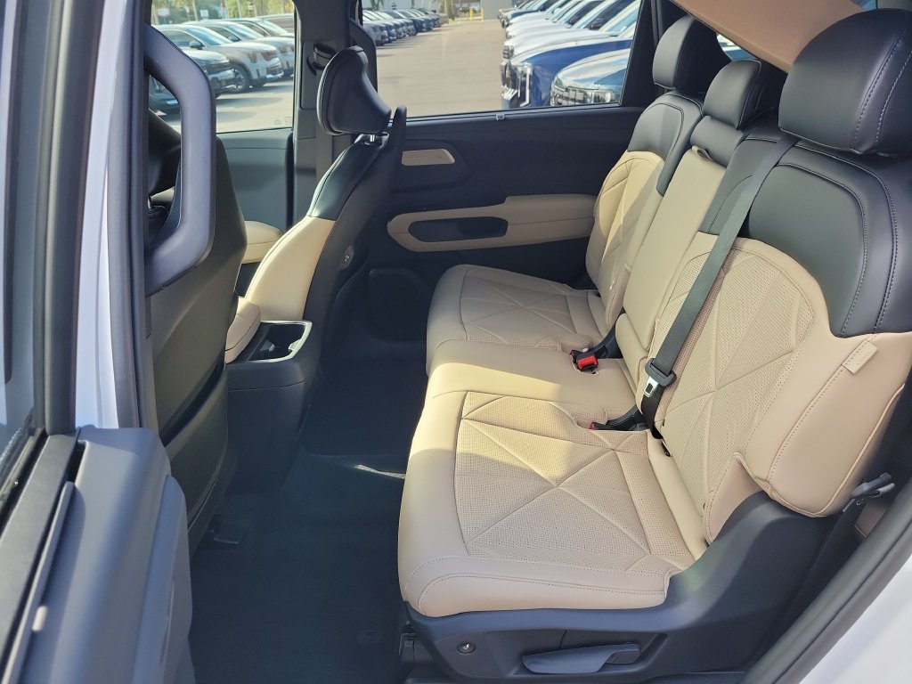 New 2027 Glacial White Pearl Kia EX image 17