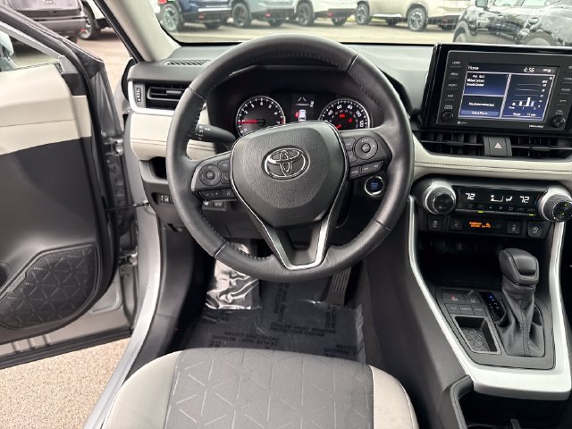 Used 2022 Silver Toyota XLE image 16