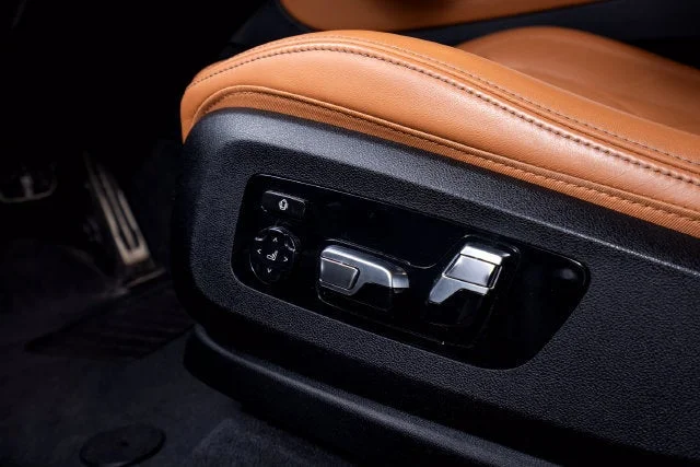 Used 2024 Carbon Black Metallic BMW M60i image 22